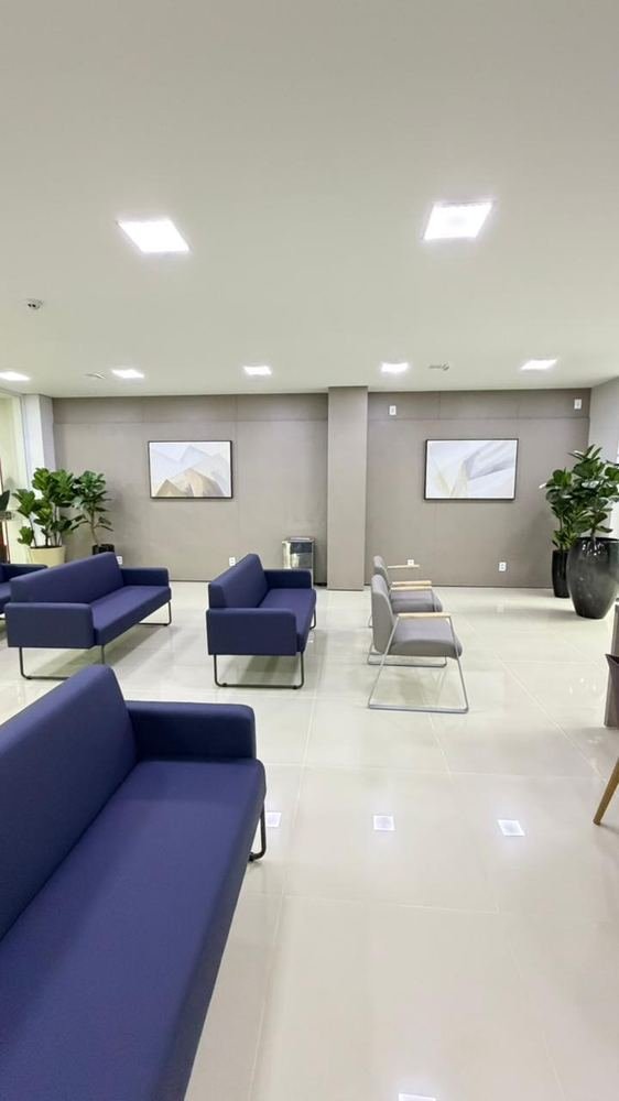 Sala de espera: Painéis amadeirados